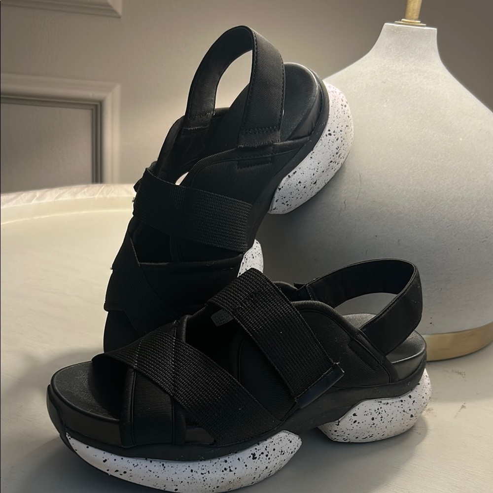 Nurture roam Black Women's Sandals with Speckled Sole